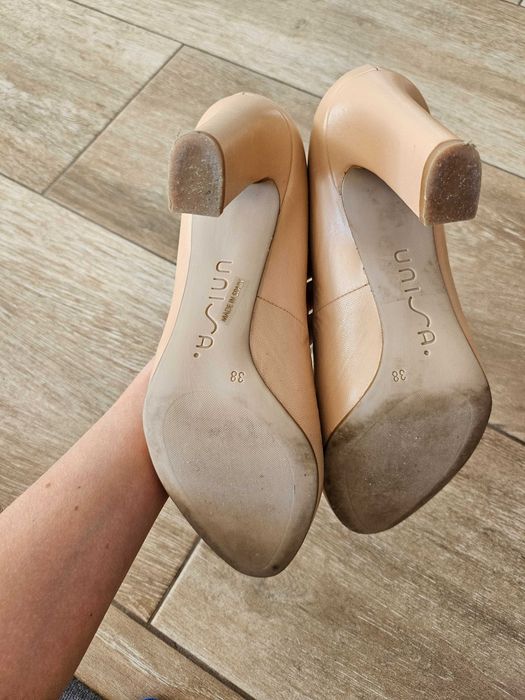 Шкіряні бежеві човники 38