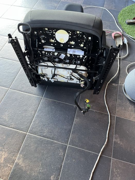 Сидіння E tron Q4