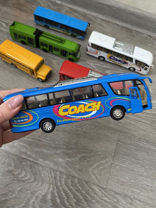 Металеві автобуси