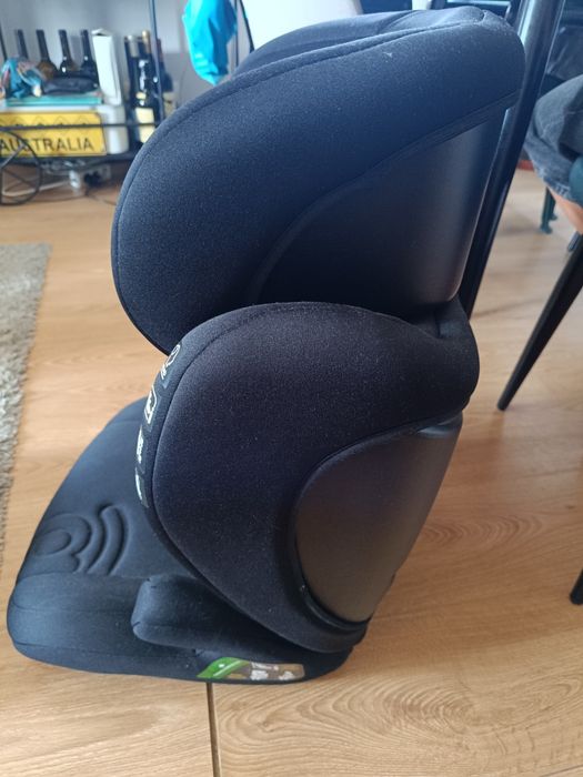 Vende cadeira de criança para carro semi-nova.