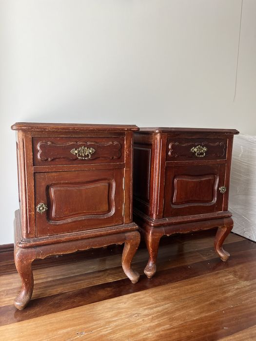 Mesas de cabeceira antigas vintage estilo Queen Anne