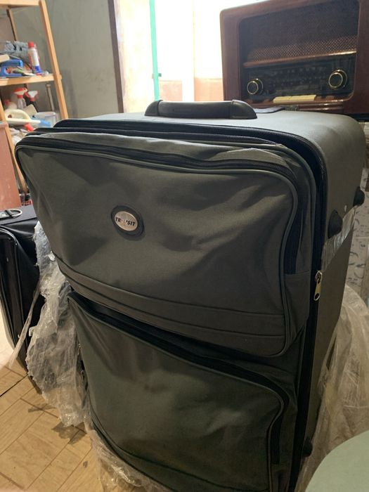 Валіза на колесах для подорожей
