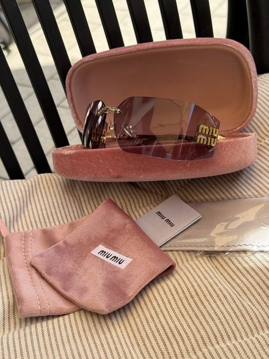 Нові сонцезахисні окуляри MIU MIU MU 54YS маска