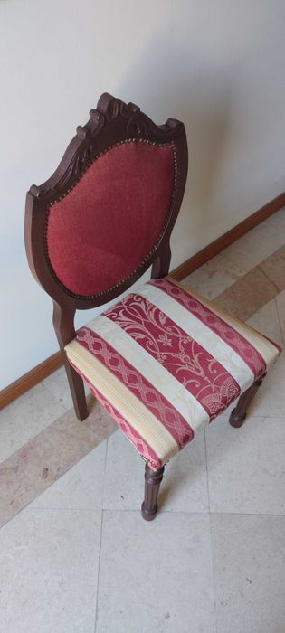 Cadeira em madeira trabalhada, em excelente estado