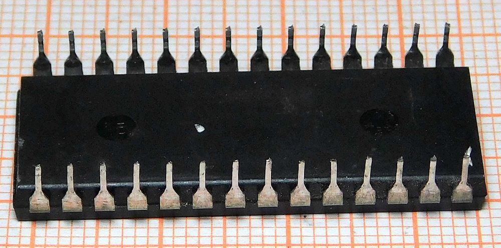 Układ pamięci SRAM HY62C64P 55 [069]
