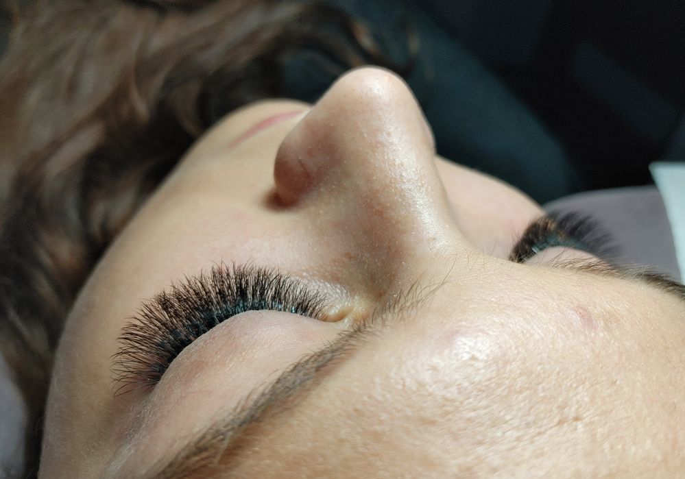 Przedłużanie, zagęszczanie rzęs