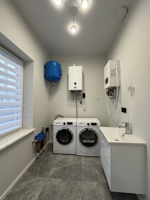 Будинок з ремонтом і меблями . Закрите КМ