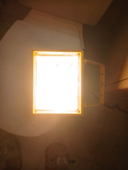 Holofote em bom estado