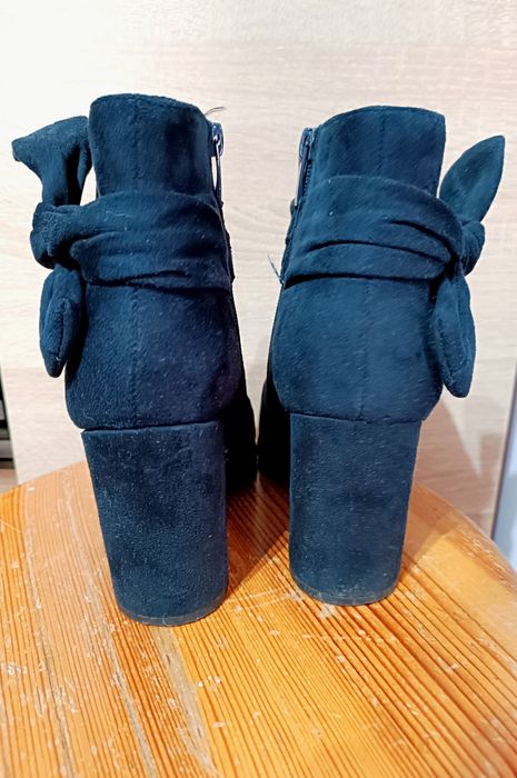 Damskie botki, zamszowe botki, botki na słupku