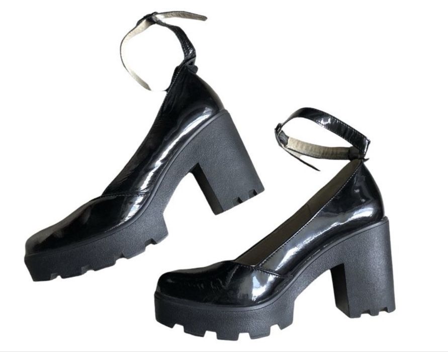 Туфлі лакові шкіряні, 39 розмір