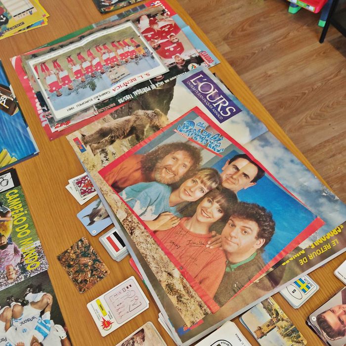 Posters, calendários e autocolantes antigos (anos 80 e 90)
