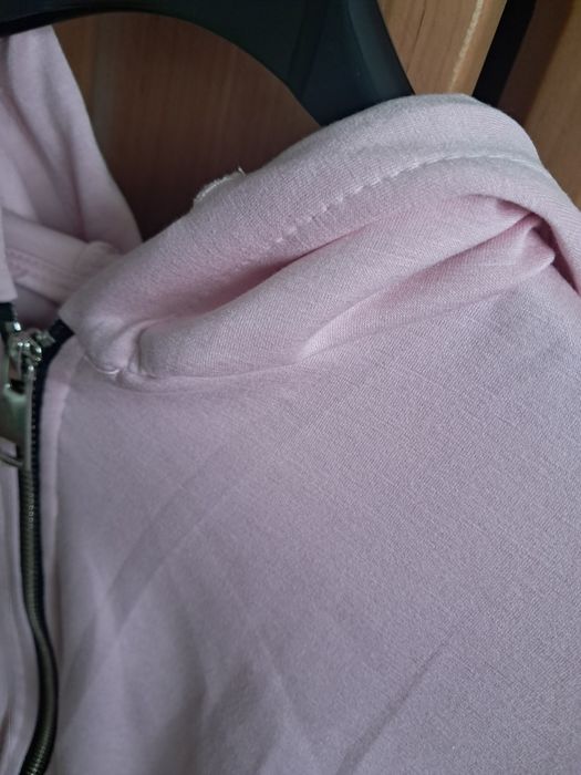 Krótka bluza z kapturem s