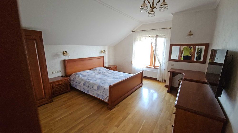 Новий сучасний, котедж в селі  – з усім заходь та живи. Є відеоогляд