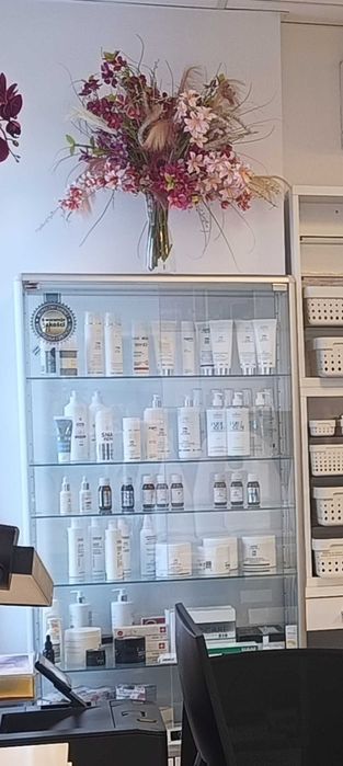 Witryna szklana gablota ekspozycyjna