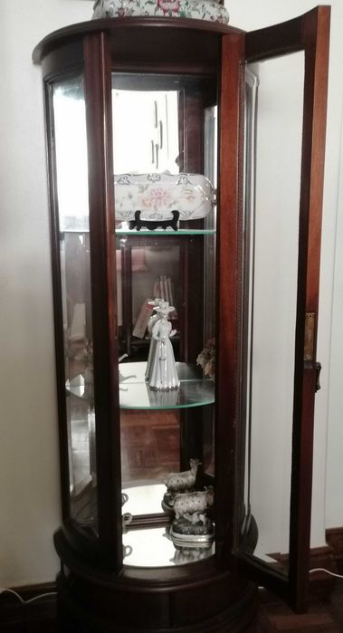 Vitrine de exposição em madeira nobre com ou sem espelho.