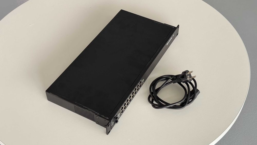 Switch Ubiquiti (ES-16-150W) - 16 portas Gigabit