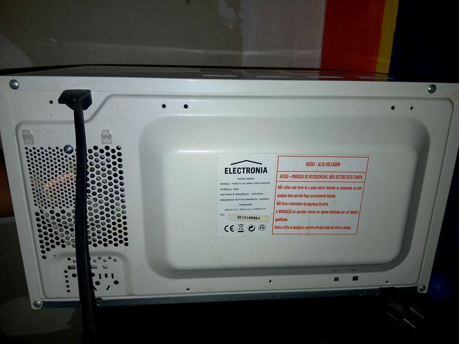 Micro-ondas a funcionar