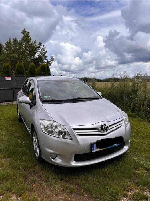 Toyota Auris 1.6 Benzyna 132 KM  2011 r.  Manual 6-biegów