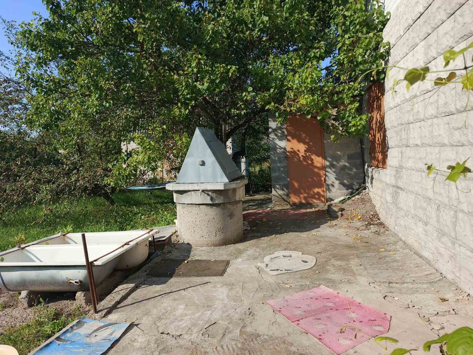 Продам дачу біля лісу