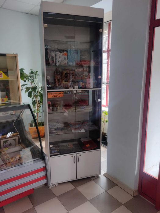 Продам вітрини-шкафи