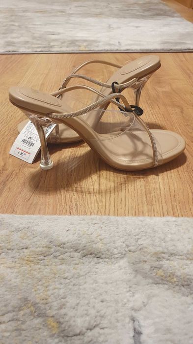 Sandália com tiras Zara