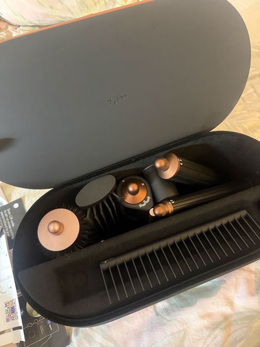 Dyson airwrap i.d.