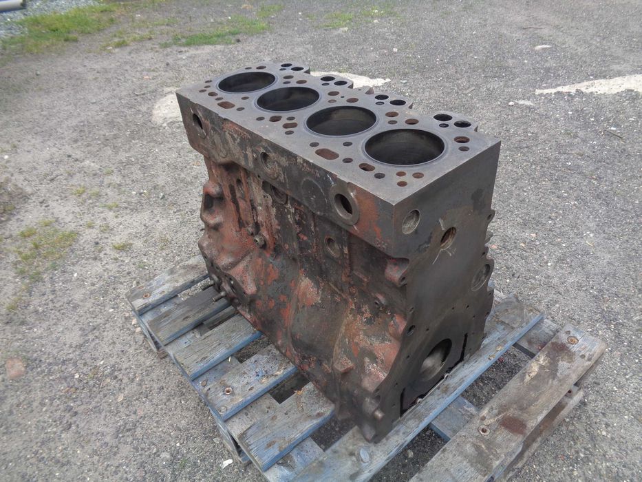Blok silnik PERKINS 4- cylindry  AA AB