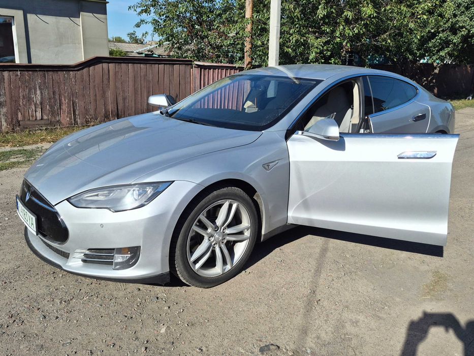 Tesla  Model  S 85