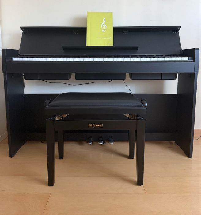 Piano Digital Arius YDP-S34 Yamaha - Preto /  Banco Roland RPB-200BK Comfort c/ regulação altura