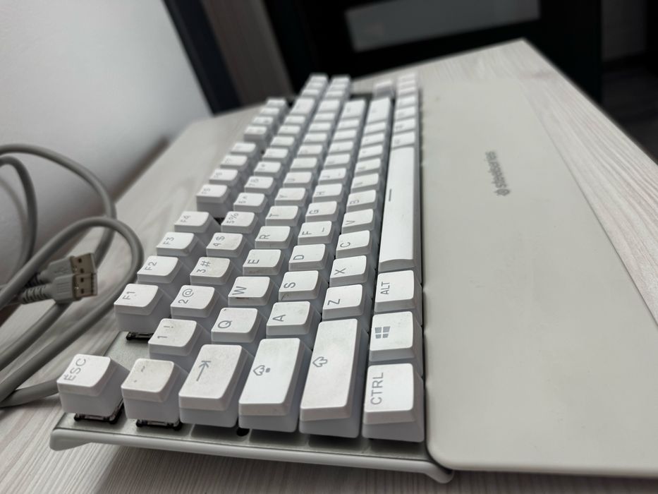 Steelseries Apex 7 tkl ghost