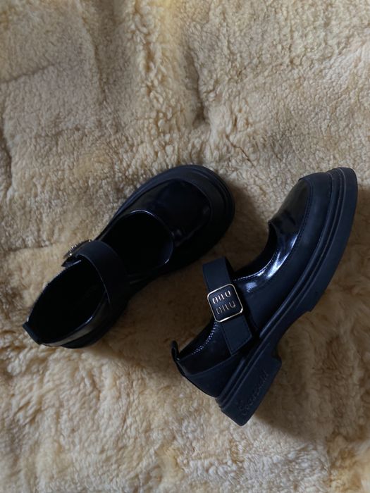 Продам лаковані туфлі