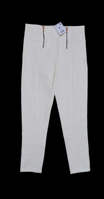 Kremowe spodnie 3/4 BERSHKA, R. S