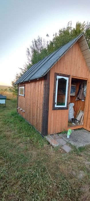 Продам апі хатинку і вулики