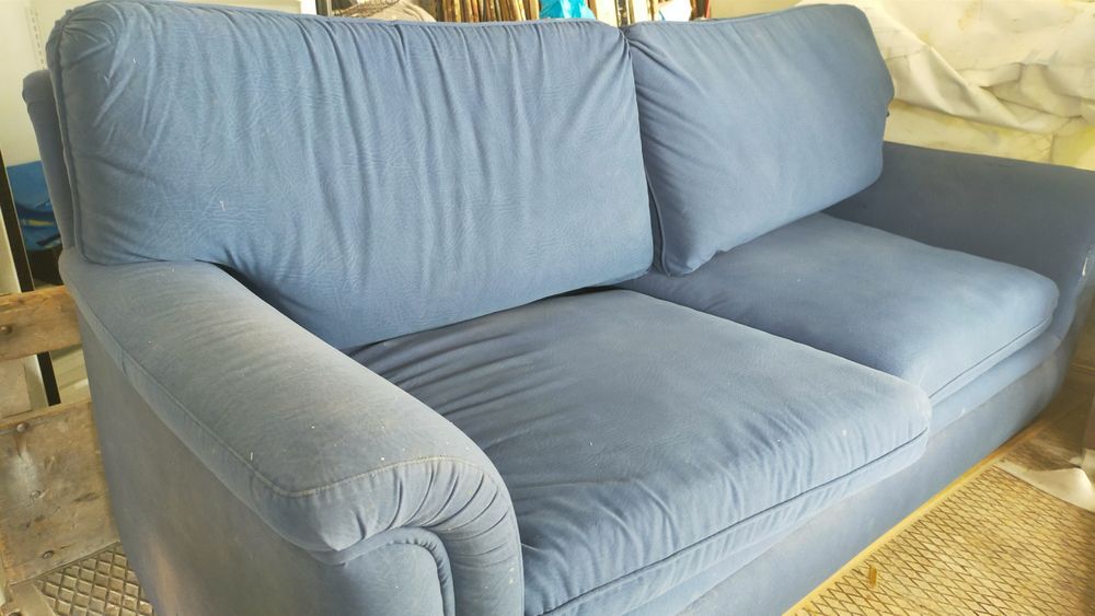 Sofá  azul em courtisane usado em estado razoável .