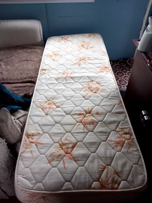 Cama de solteiro  estrado e colchao