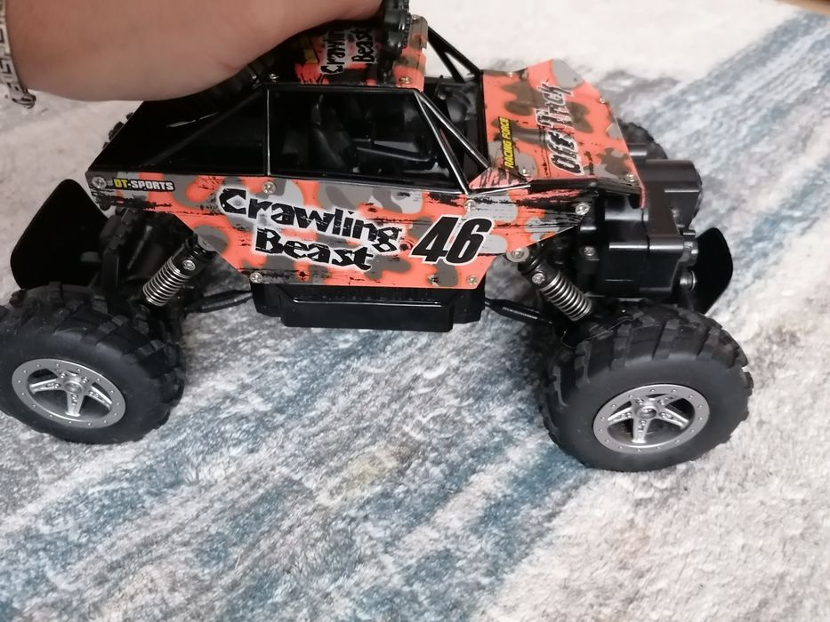 Samochód zdalnie sterowany Crawling Beast + pilot
