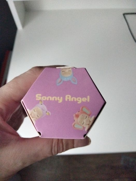 Figurka Sonny Angel do telefonu