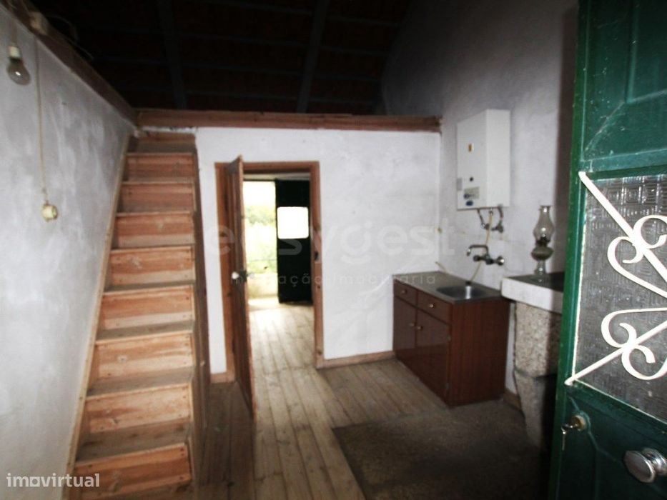 Moradia tradicional com terreno generoso e com vista deslumbrante p...