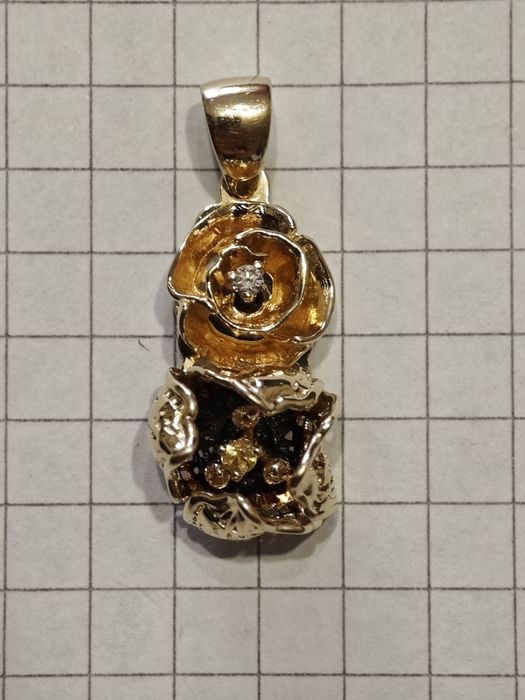 Золотий кулон, з діамантом і сапфіром, Roberto Bravo.