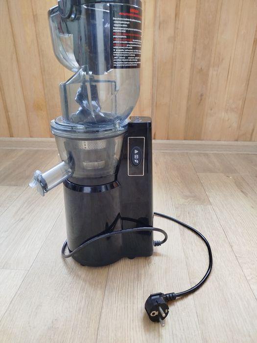 Соковыжималка шнековая б/у.