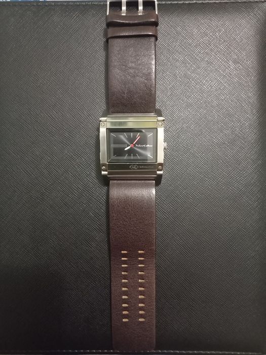 Relógio dual time reversível