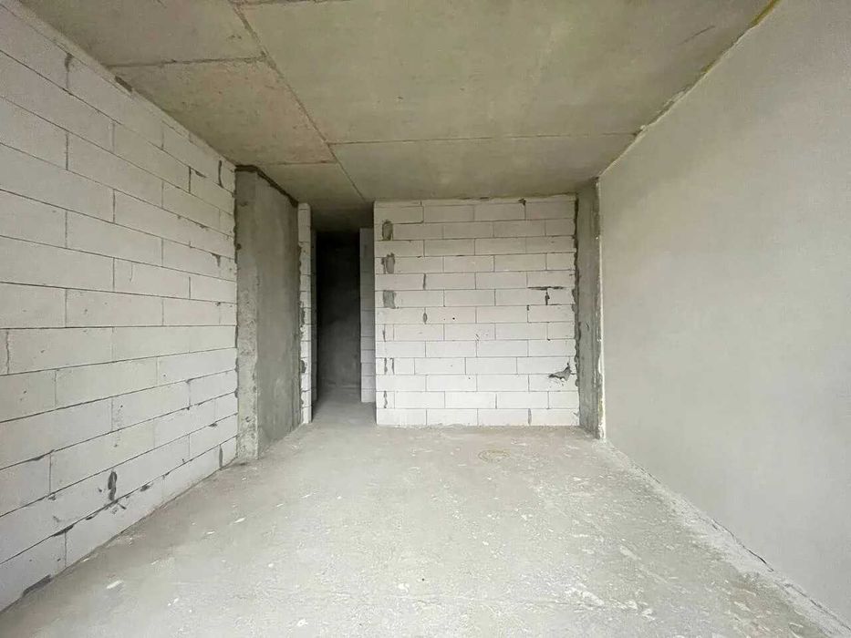 Здана двокімнатна квартира біля річки