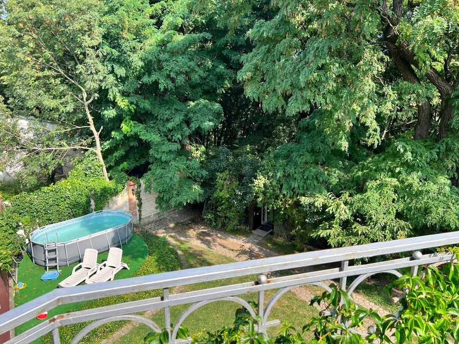 Двокімнатна квартира-лофт в центрі міста з видом на гай