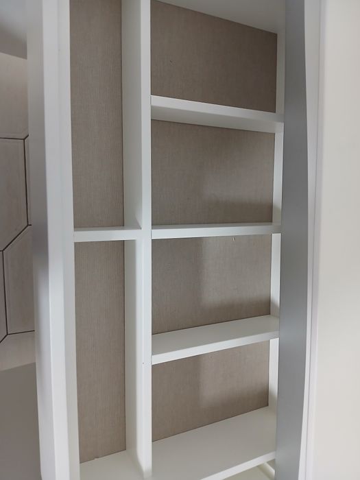 Aparador Moderno Lacado Branco + Espelho de Design – Como Novo