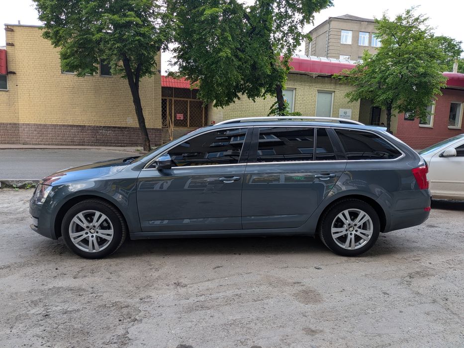 Продам Шкода Октавия А7 2016г.в. универсал в идеале