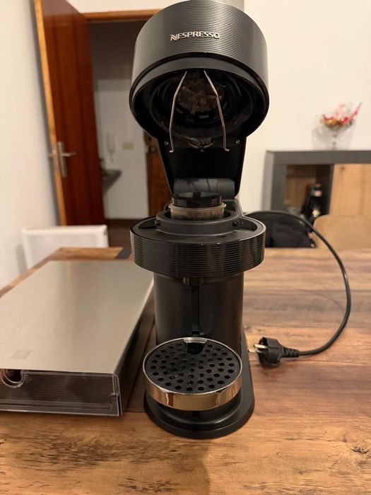 Máquina de café Nespresso Vertuo Next