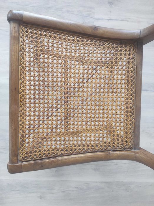 Conjunto de mesa (diâmetro 1.10m) com cadeiras em palhinha