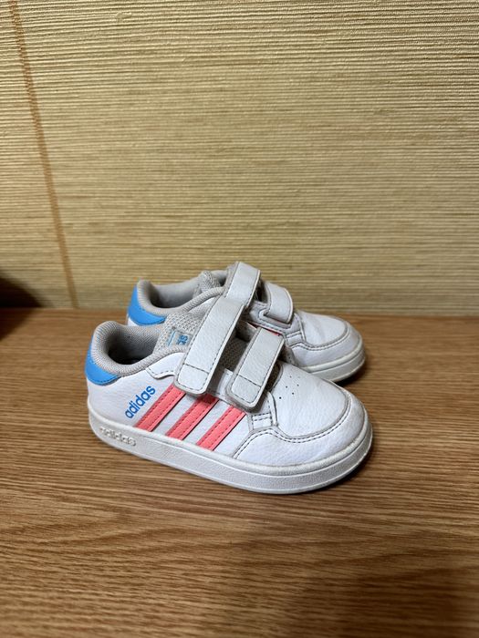 Кроссовки адидас