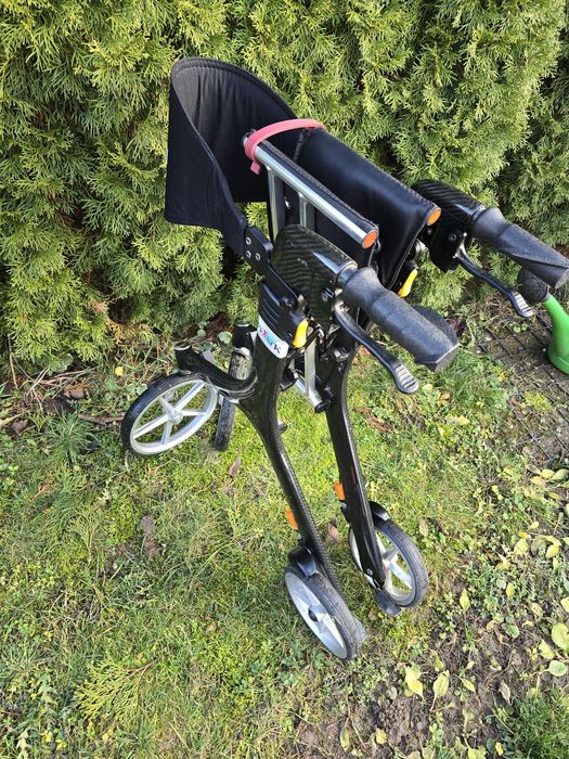 Carbon włókno węglowe ,ultra lekki chodzik rollator balkonik na kołach