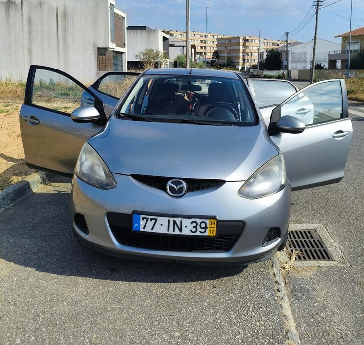 Mazda 2 de 5 lugares com 230.000km apenas  um dono .